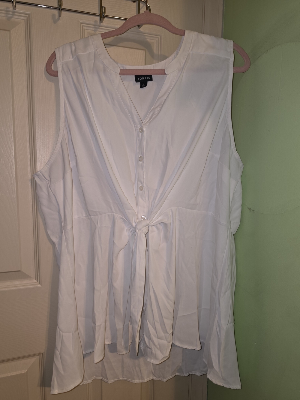 torrid White Sleeveless Tie-Front Button Blouse